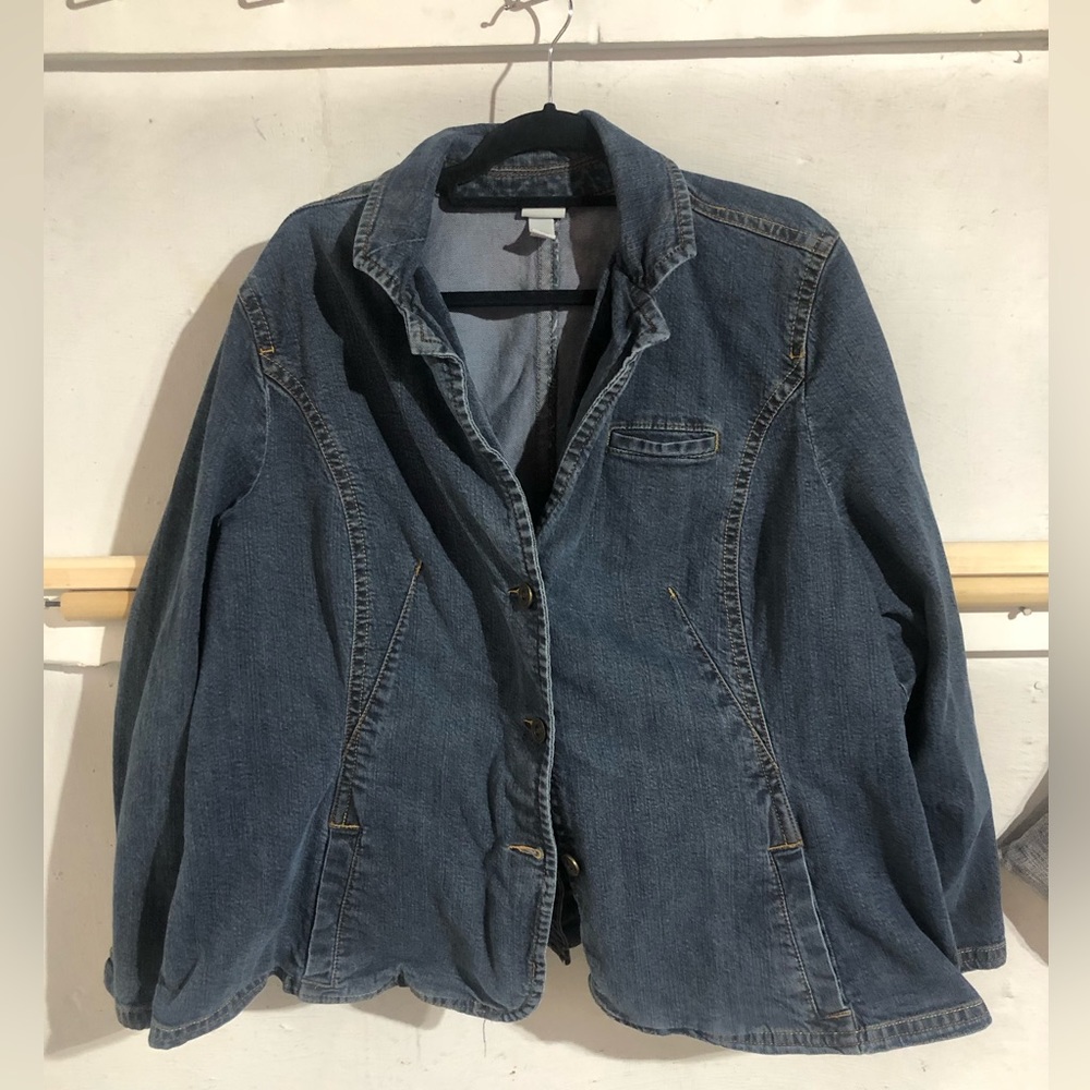 Venezia jean jacket in  Great condition many cute details.
